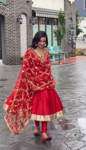 Nouveau Designer Wedding Wear Faux Georgette Heavy Sequence Broderie Work Gown And Bottom avec Dupatta au prix de gros - Product Image 2