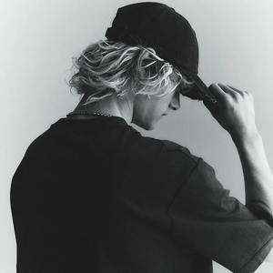 Impression personnalisée de haute qualité T-Shirt surdimensionné pour hommes Style Hip Hop conception d'épaule tombante motif solide 240 grammes poids du tissu - Product Image 4