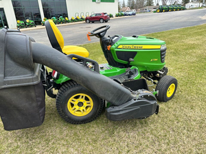 รถตัดหญ้า John Dear Lawn Tractor X734 เครื่องยนต์ดีเซล ระบบขับเคลื่อนไฮโดรสแตติก พร้อมเกียร์และปั๊ม - Product Image 4