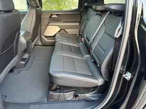 รถเอสยูวีไฟฟ้าสมรรถนะสูง ปี 2024 กำลัง 760 แรงม้า เกียร์อัตโนมัติ รุ่นหรูหราแบบดับเบิ้ลแค็บ ขับเคลื่อนด้วยไฟฟ้า พวงมาลัยซ้าย ล้อแม็ก R18 สำหรับส่งออก - Product Image 4