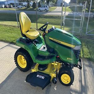 Tracteur d'occasion John Deere X590, 45 CV, 4x4, transmission par engrenages, en stock, livraison rapide, offres de gros - Product Image 4