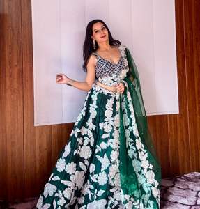 Lehenga Choli nupcial elegante y hermoso adornado con cuentas de cristal y piedras de seda para bodas nuevas 2025 lahen - Product Image 1