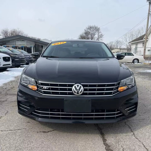 Volkswagen Passat R-Line 4 portes (1.8L 4 cylindres Turbo 6A) légèrement usagée, modèle 2017 - Product Image 1