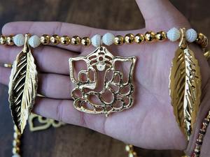 Ganesha Toran con hojas doradas, Bandhanwar de puerta india, regalo de Diwali, regalo de decoración de puerta bohemio de Diwali auspicioso, - Product Image 4