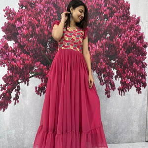 Robe Anarkali rose de créateur Robe évasée prête à porter Collection de robe traditionnelle pour les fêtes Robe évasée Navratri Mela Robe évasée rouge - Product Image 2