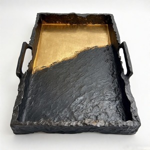 Plateau en aluminium rectangulaire Royal Glow avec poignées robustes coulées à la perfection pour le service à la maison de luxe et la décoration festive - Product Image 2