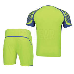 L'uniforme de volley-ball durable, doté d'un tissu extensible doux, maintient les joueurs à l'aise pendant les longs matchs - Product Image 2