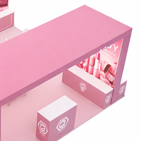 Stand d'exposition cosmétique rétroéclairé de 20 x 20 pieds, boîte lumineuse en forme d'arche rose, stand d'exposition de beauté, stand d'exposition de maquillage, stand de salon professionnel