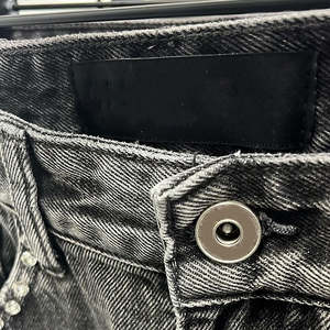 Pantalones cortos de mezclilla para hombre, 100% algodón, doble rodilla, desgastados, Vintage, con lavado ácido, holgados, con diamantes de imitación, personalizados por el fabricante - Product Image 4