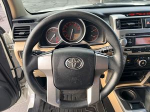 โตโยต้า ฟอร์จูนเนอร์ SR5 ปี 2010 มือสอง เครื่องยนต์เบนซิน/ไฟฟ้า เกียร์อัตโนมัติ/ธรรมดา เครื่องยนต์ 4 ลิตร ยาง 16 นิ้ว เบาะหนัง กล้องมองหลัง พวงมาลัยซ้าย - Product Image 2