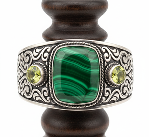 Bracelet jonc unisexe style bohème, plaqué or, perles tibétaines, cabochon en malachite, cadeau d'anniversaire artisanal - Product Image 4