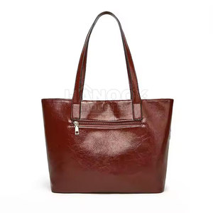 Bolso de Mano Clásico para Mujer, Diseño Atemporal, Amplio y Cómodo, Perfecto para el Trabajo, Viajes y Uso Diario - Product Image 2