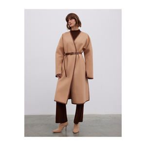 เสื้อโค้ทหนังผสมขนสัตว์อุ่นสบาย พร้อมดีเทลขอบหนังและเข็มขัด - Product Image 3