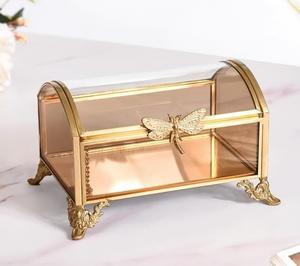 Caja de joyería de metal grabada a mano con motivos impresionantes, accesorio de lujo para uso personal o como un regalo único. - Product Image 3