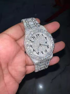 Montre en diamant Moissanite de qualité supérieure pour hommes Montre bling entièrement glacée avec bracelet en acier inoxydable et design Hip Hop de luxe - Product Image 3