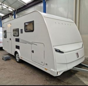 Autocaravana de Lujo 4x4 para Viajes al Aire Libre - Product Image 6