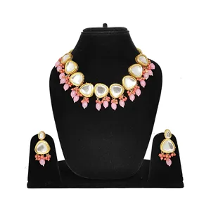Ensemble collier et boucles d'oreilles en or plaqué 18 carats avec perles roses Kundan, style vintage, bijoux fins pour mariage ou cadeau - Product Image 1
