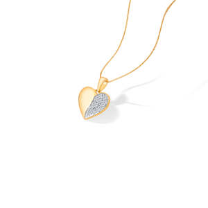 Colgante de Diamantes en Oro de 18K con Forma de Corazón, Ormella Heart Hug - Product Image 3