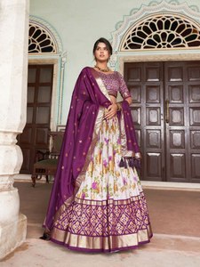 Ropa étnica india Ropa DE BODA Trabajo de bordado de seda italiana pesada Lehenga Choli con Choli largo - Product Image 6