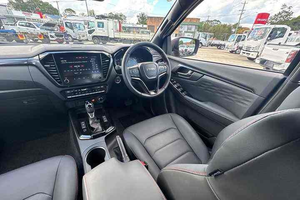 Isuzu D-Max 1.9 TD DL40 4WD Euro IV (s/s) 2024 Usado, 4 Puertas, Volante a la Izquierda, Asientos de Cuero, Cámara Trasera, Pantalla Táctil, 5 Plazas, Xenón - Product Image 4