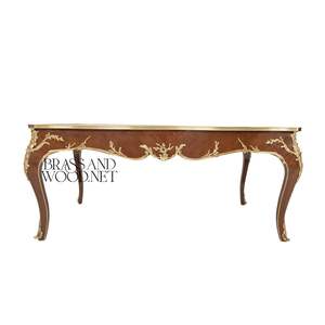 Mesa de Centro de Lujo con Incrustaciones de Marquetería Intrincadas y Elegantes Detalles de Latón para una Decoración Clásica de Sala de Estar - Product Image 2