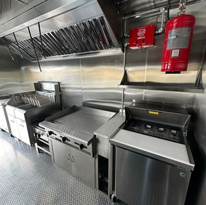 Camión de Comida Crown Taco 10m Económico con Eje Tándem Doble, Estructura de Aluminio, Acero Inoxidable, Uso Exterior y Plancha Eléctrica Integrada - Product Image 3