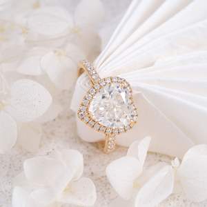 Anillo de compromiso moissanita corte corazón estilo diamante halo oro rosa real - Product Image 3