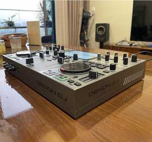 Contrôleur DJ autonome portable de haute qualité Denons DJ Prime GO+ avec écran tactile de 7 pouces - Product Image 5