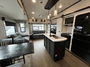 Forest River Wildcat 369MBL d'occasion 2022 prêt à la vente - Product Image 5