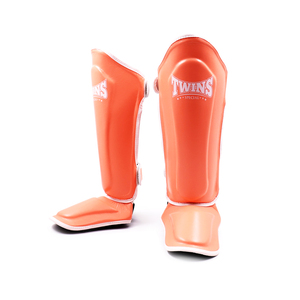 Protège-tibias de haute qualité pour jumeaux, en cuir véritable, design personnalisé, logo couleur, fermeture auto-agrippante, pour Muay Thai et arts martiaux - Product Image 4