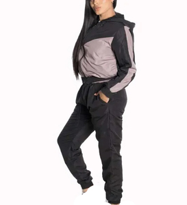 Survêtement coupe-vent imperméable personnalisé OEM de haute qualité pour femmes Ensemble de jogging rayé avec fermeture éclair pour l'extérieur - Product Image 5