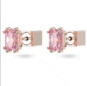 Pendientes de tuerca con corte de cojín rosa en tono oro rosa para mujeres elegantes OEM ODM Joyería de moda Proveedor de exportación al por mayor - Product Image 5