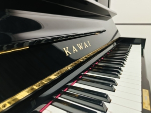Venta al por mayor de pianos Kawai K35 usados, pianos verticales japoneses con cuidadosamente controlado mantenimiento e inspección, estructura duradera. - Product Image 4
