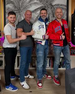 Veste universitaire en satin personnalisée pour hommes 2025, broderie d'équipe, veste bomber de baseball, veste de lettreman, vente en gros, streetwear, veste unisexe - Product Image 3