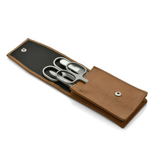 Set de manucure 4 pièces Ciseaux à cuticules en métal et acier Pince à cuticules et autres sets de manucure de beauté - Product Image 1