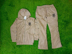 Survêtement de sororité grecque personnalisé pour femmes avec boutons pression Ensemble à capuche élégant pour les événements de sororité et la vie grecque - Product Image 5