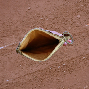 Nouvelles pochettes en forme de coeur de broderie perlée sacs à monnaie de la Saint-Valentin avec fermeture éclair pour femmes et filles sac à main de qualité d'exportation - Product Image 4