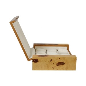 Caja de Madera de Alta Calidad con Acabado Brillante para Relojes, con 12 Ranuras, para Exhibición y Regalo - Product Image 6