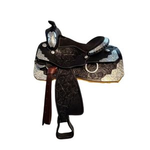 Silla de Montar Western Plateada Hecha a Mano, Duradera, Personalizada, de Cuero Premium con Adornos Plateados, Conchos, Profesional para Equitación - Product Image 1