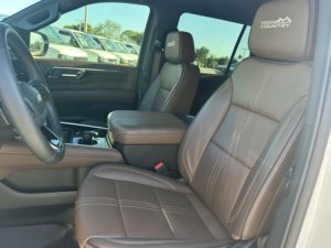 Chevrolet Tahoe High Country V8 6.2L RWD d'occasion propre 2025 - Product Image 4