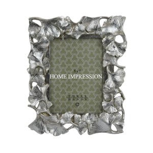 Marco de fotos de latón y metal con detalles decorativos, acabado en oro antiguo, perfecto para enmarcar recuerdos especiales en un estilo elegante - Product Image 5