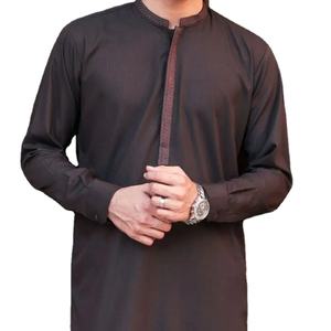 Nuevos diseños de 100% conjuntos de Kurta de algodón para hombres disponibles para la venta en colores y diseños personalizados en gran cantidad - Product Image 1