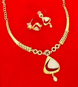 24K Plaqué or Vintage Dubai Fashion Jewelry Set Boucles d'oreilles Bracelets Peignes Broches en cuivre pour les clients USA France - Product Image 5