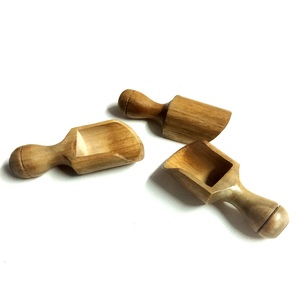 Mini pendientes de madera maciza, hecho a mano - Product Image 4