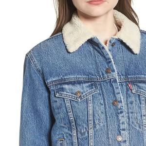 Veste en jean de style vieilli avec garniture en fourrure confortable pour femmes pour l'automne et l'hiver Logo personnalisé rempli de coton traité à l'état brut - Product Image 2