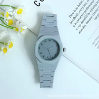 Montre-bracelet de luxe noire à quartz pour hommes et femmes avec cadran en verre, affichage des heures de prière islamiques et aiguilles arabes (sans boîte)