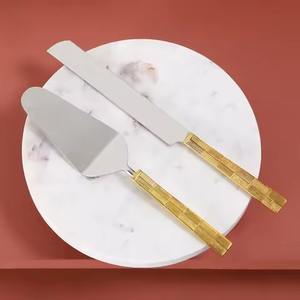 Ensemble de couteaux et de serveurs à gâteau pour les mariages très demandés - Product Image 3