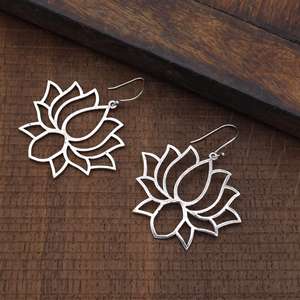 Boucles d'oreilles pendantes bohèmes tendance en laiton tribal pour femmes, plaquées argent, motif floral, pour la vente en gros OEM ODM - Product Image 3
