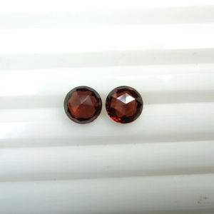 Granate rojo natural redondo brillante corte forma suelta piedra preciosa mejor calidad fábrica al por mayor para anillos colgantes y fabricación de joyas - Product Image 1