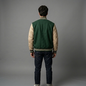 Veste universitaire premium verte en laine avec manches en cuir, col et poignets en tricot côtelé, fermeture à boutons-pression, logo personnalisé, streetwear, vêtement d'extérieur - Product Image 2